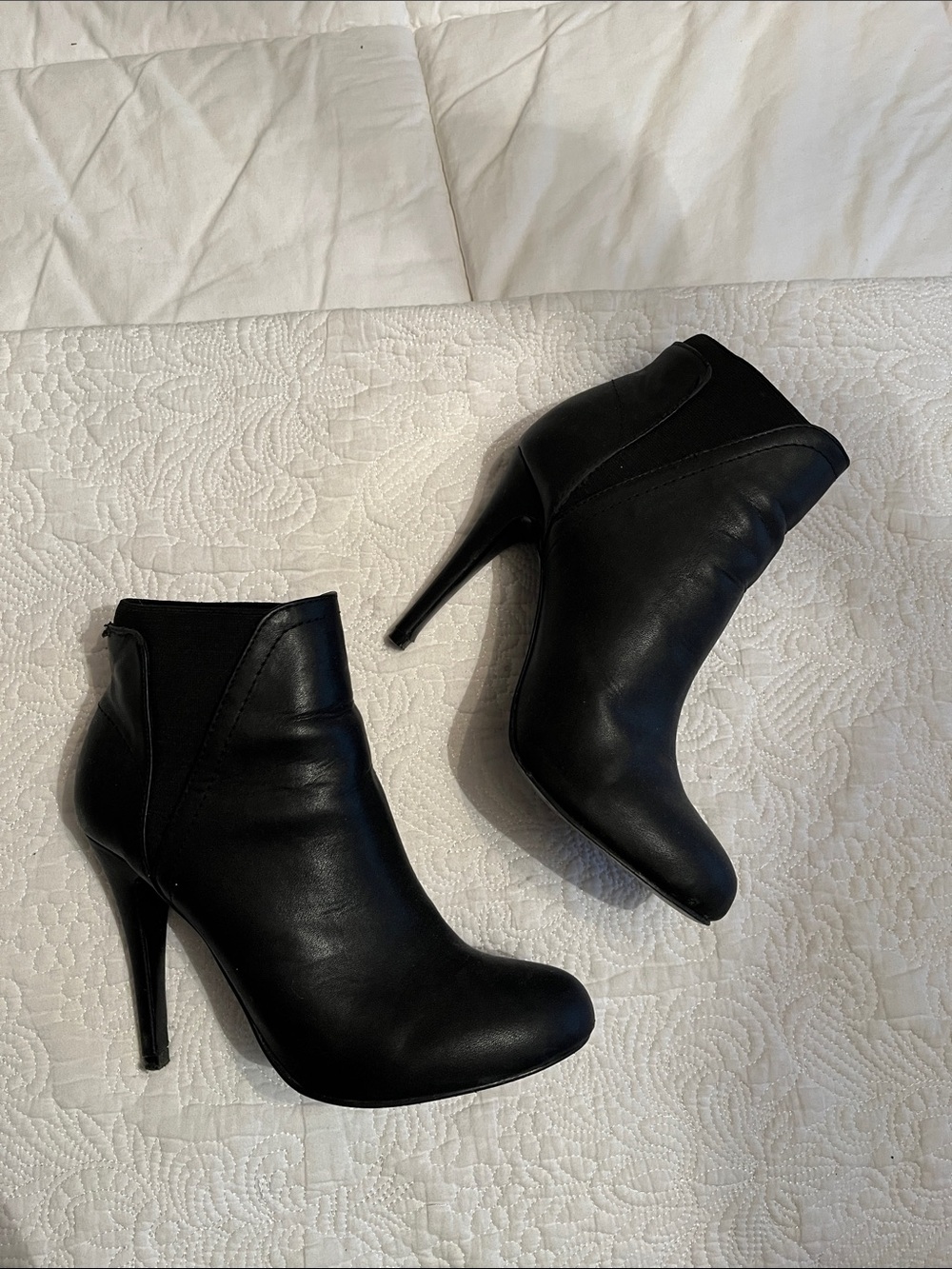 Aldo Black Leather Pointed Toe Ankle Booties